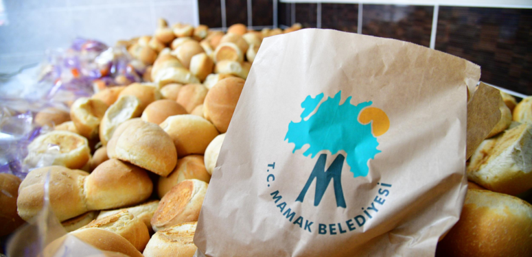 Mamak’ta Ekmek Dağıtımı