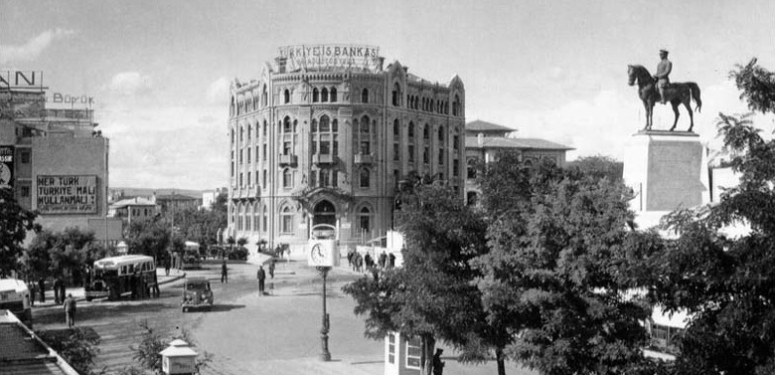 Ankara Kadar Eski, Ulus Meydanı