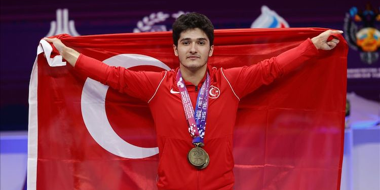 Genç Halterci Şampiyonluğu Sırtladı