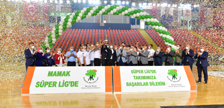 Hentbol Takımı Şampiyonluğu Kutladı