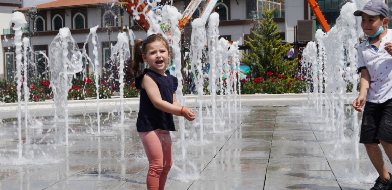 Çocuklar İçin Islanma Havuzu Sezonu Açıldı