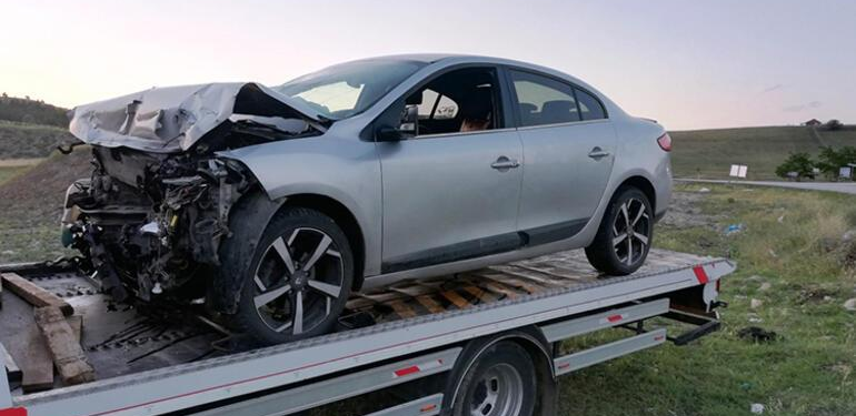 Çubuk’ta İki Otomobil Kafa Kafaya Çarpıştı: 5 Yaralı