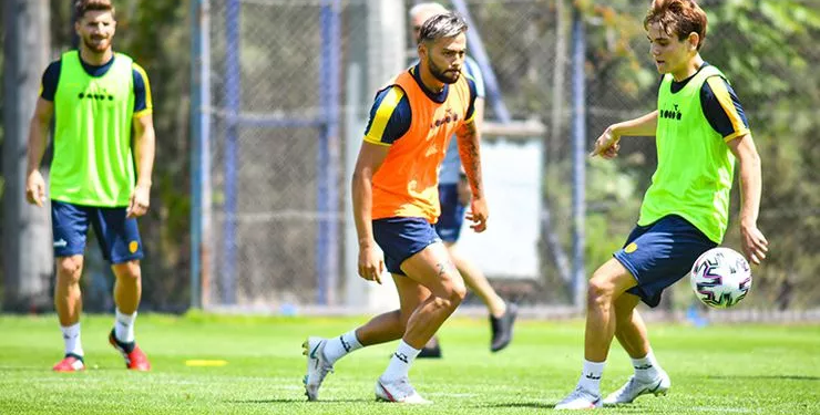 MKE Ankaragücü yeni sezon hazırlıklarına çift idmanla devam etti