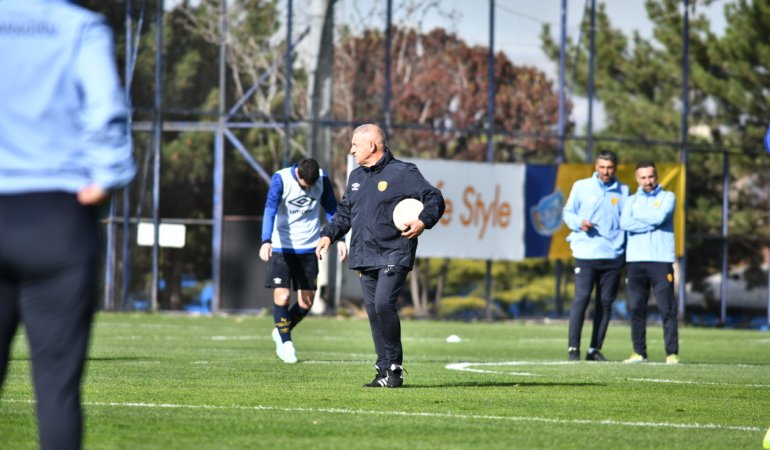 Mesut Bakkal Ankaragücü’nde İlk Antrenmanına Çıktı