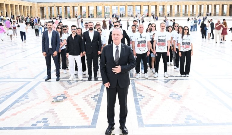 Fomget Şampiyonluğunu Anıtkabir Ziyaretiyle Taçlandırdı